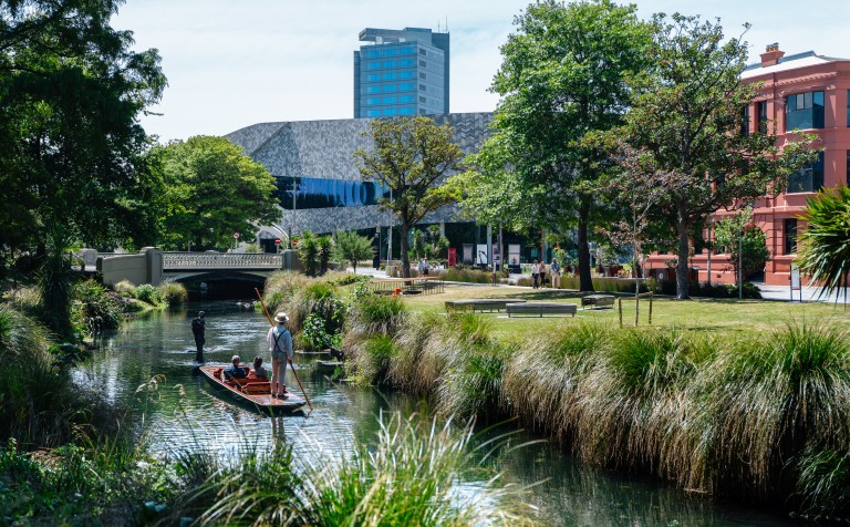 458587 punting on the avon te pae