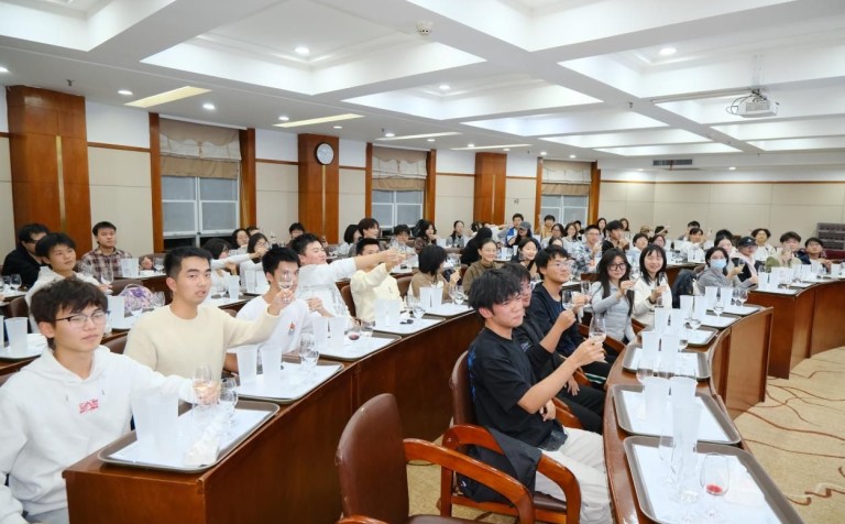 A39DCE1029639273AF97267D287 5CA915B8 24C8A